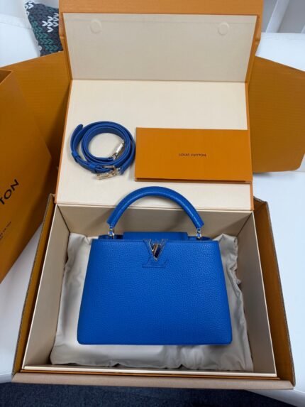 Louis Vuitton Capucines BB Handbag Model: M82904 Size: 27cm*18cm*9cm