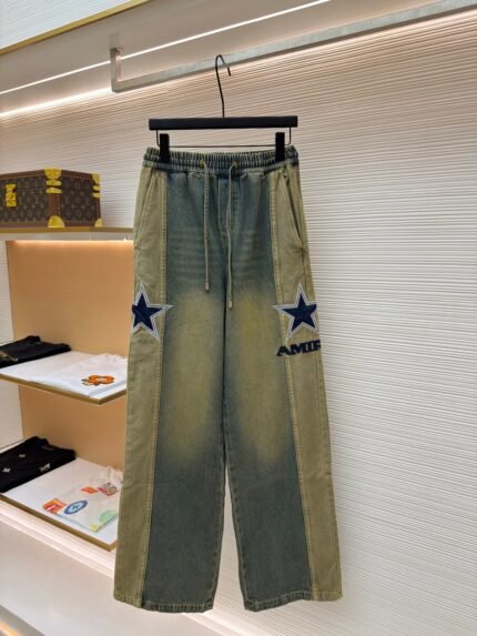 AMIRI Logo-Embroidered Jeans