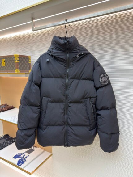 Canada Goose Logo-Detailed Hooded Down Jacket