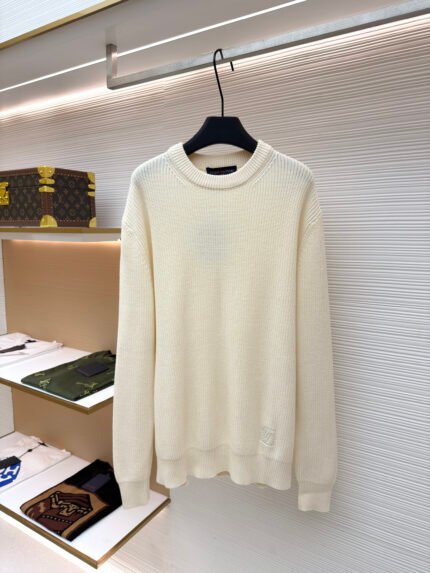 LOUIS VUITTON Solid-Color Pullover Knit Sweater with Basic Logo Embroidery