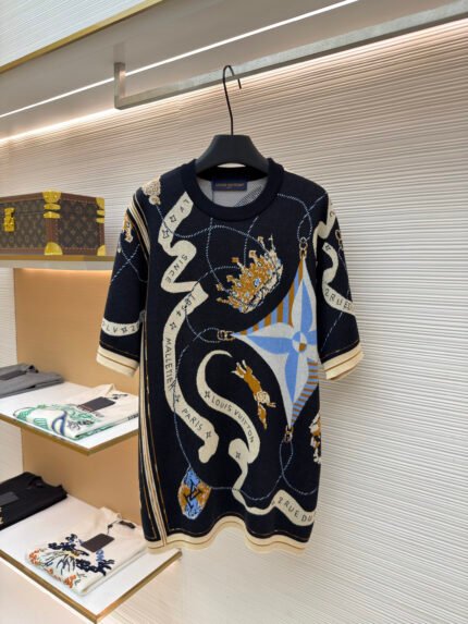 LOUIS VUITTON Short-Sleeved Knit Top with Crown-Letter Jacquard and Color-Block Intarsia